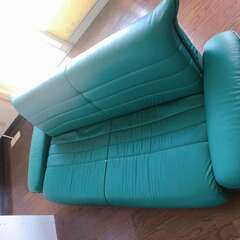 緑のソファーベッド