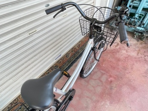 Earthアース/2022年購入数回使用/美品/自転車/24インチシティサイクル/ママチャリ/鍵付き/ライト付き/大きな前かご付/コンパクトで扱いやすい変速なし24インチ型/新生活/買い物/女性/高齢者/福岡市/糸島市/直接引取り/自社便配送/お買換え対応/古い自転車処分可能