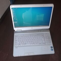 1010号 白ノートパソコン SSD搭載 バッテリー約1時間30分表示