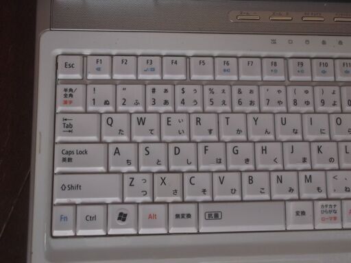 1010号　白ノートパソコン　SSD搭載　バッテリー約1時間30分表示 1010号 白ノートパソコン SSD搭載 バッテリー約1時間30分表示