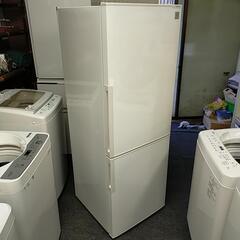 SHARP　大型2ドア冷蔵庫270リットルサイズ、お売りします。