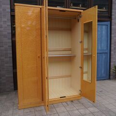 IDC OTSUKA(大塚家具)のSPLENDER(スプレンダー) 3面ワードローブです！バーズアイメープルを贅沢に使用したエレガントなデザイン。収納力、機能性にも優れた収納家具♪府中家具CH113