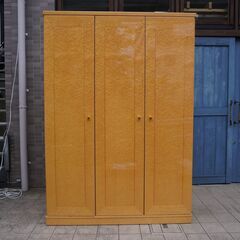 IDC OTSUKA(大塚家具)のSPLENDER(スプレンダー) 3面ワードローブです！バーズアイメープルを贅沢に使用したエレガントなデザイン。収納力、機能性にも優れた収納家具♪府中家具CH113