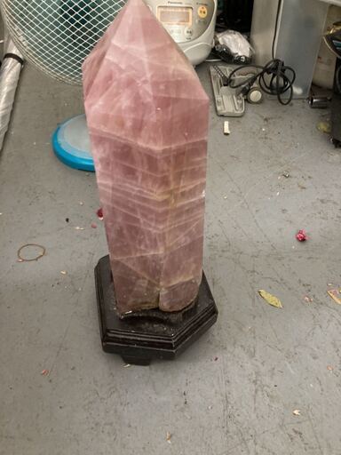 詳細不明 クリスタル？ トルマリン？ ローズクォーツ？ 鉱物 小 台座込7キロ 水晶