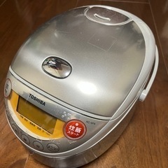 炊飯器　東芝、5mm厚釜採用の小型IH保温釜