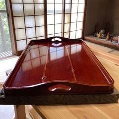 飛騨春慶塗のお盆を無料で差し上げます。