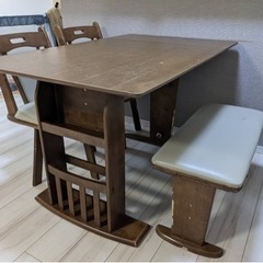 【無料】4人用テーブル、イスセット