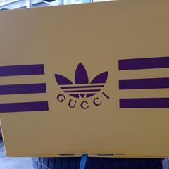 Gucciとadidasコラボの空箱