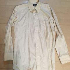 白の長袖シャツ三枚