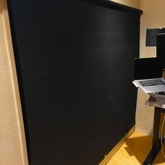IKEAの遮光ロールスクリーン 黒