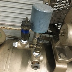 オイルレス　エアーコンプレッサー  東芝　訳あり！0.75kw 三相200v 