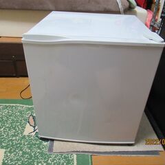 「小型冷蔵庫」古いけど正常作動・取りに来られる方限定