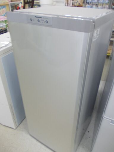 Panasonic　冷凍庫　NR-FZ121A-S　2011年製　121L