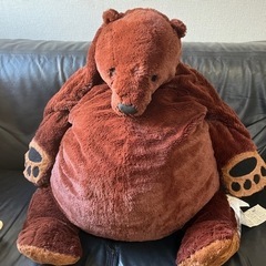 クマの大きいぬいぐるみ(IKEAで¥3,499で売られていた物)