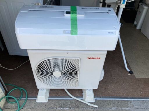 ☆中古￥33,000！【会員価格￥29,800】TOSHIBA　2.2kwルームエアコン　家電　RAS-H221RBK(W)型　2021年製　【BH073】