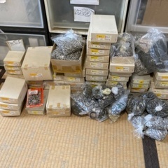 カシメ色々10万個以上あります。