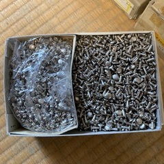 カシメ色々10万個以上あります。