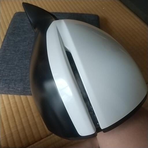 サイドミラー（左）ホンダ・ヴェゼル白/部品