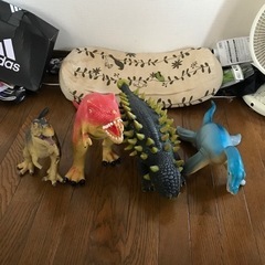恐竜　4体