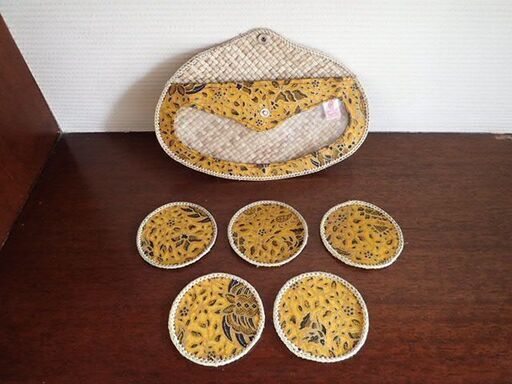 インドネシア BATIK HALUS　コースターとポーチのセット　新品未使用