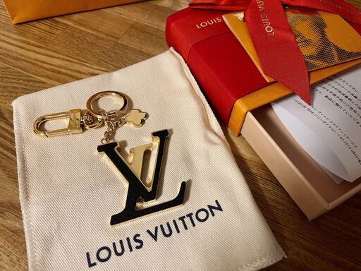 Louis Vuitton ルイヴィトン ポルト クレ・LV カプシーヌ キーリング/バッグチャーム