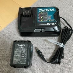 マキタ10.8vバッテリーと充電機