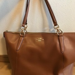 COACH A4が入るレザーバッグ