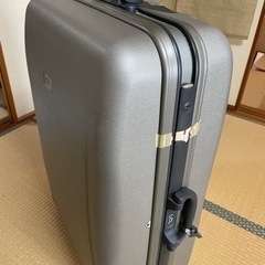 [ジャンク]大きなスーツケース