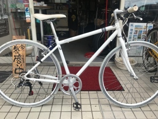 純白のクロスバイク とても綺麗な中古です