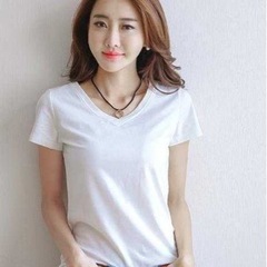 Vネックシャツ・半袖Vネックシャツ・白いVネックシャツ・韓国・Mサイズ