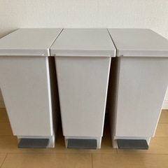 【ネット決済】【お取引中】ニトリ　ペダル式ゴミ箱