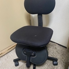 【お取引き中】デスクチェア　黒色　使用感あり　椅子