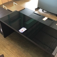 JH-17【オフィス家具専門店】ガラス天板デスクです！