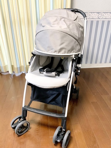 引渡済★Aprica　軽量オート4輪ベビーカー　ラクーナソファークッション（AB型兼用）★グレー・ブラック系・傘の内側にレモン色
