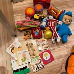 赤ちゃんハンガー、おもちゃ、絵本