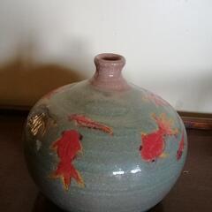 花瓶　金魚