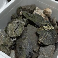 熱帯魚のレイアウトの石（計15キロ以上）