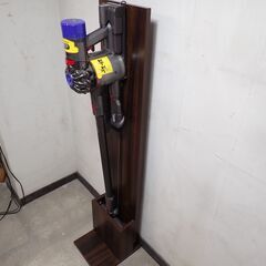 🍎ダイソン SV11SLM V7 Slim コードレス スティッククリーナー台付き