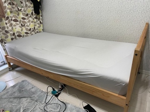 木製シングルベッド(マットレス付き）