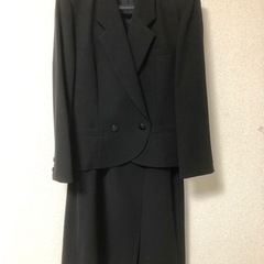 東京ソワール　ブラックフォーマル スカートスーツ