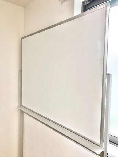 ホワイトボード【場所をとらないL字脚】【跡が残りにくいホーロー