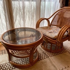 籐製 丸テーブルと椅子のセット