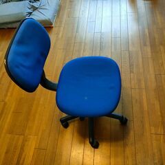 椅子 チェアー 青色 無料でお譲りします