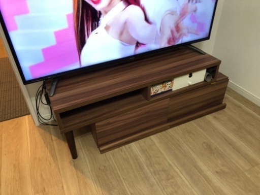 伸縮式　テレビ台