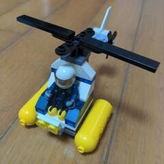 LEGOシティ30311 　ポリス 沼地で追跡ヘリコプター 