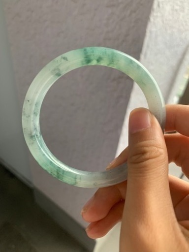 本翡翠バングル　ミャンマー産　緑　氷種　天然 烏鶏　魔除け　爽やか　希少　甘陽緑
