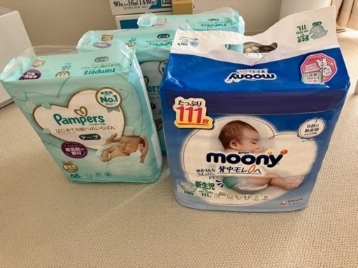 新生児から使用できる抱っこ紐におむつ4パック付き！