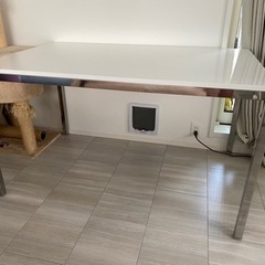 【ネット決済】IKEA4人掛け白のダイニングテーブル（TORSBY）