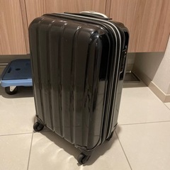 【ジャンク品】黒のスーツケース