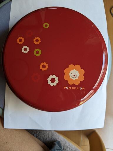 ミスタードーナツ2点　景品　お菓子入れ　ストラップ